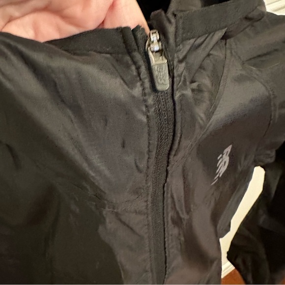 New Balance Women’s Black Windcheater Wind Breaker Jacket Running Biking NWT S - Picture 11 of 16